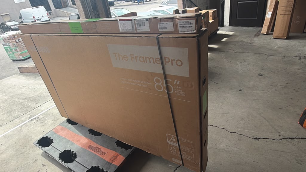 Samsung The Frame Pro de 85 pulgadas en su caja original